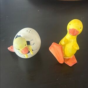 Cute ceramic Duck Figurines Salt and pepper shakers